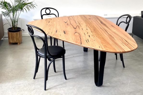 Pippi Dining Table