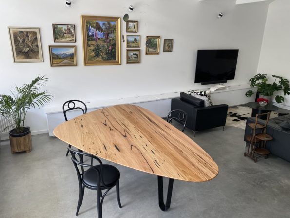 Pippi Dining Table