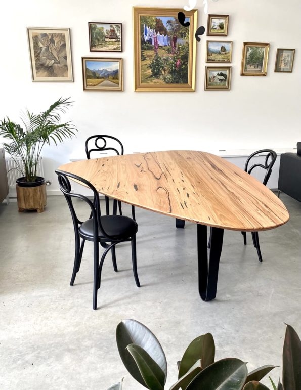 Pippi Dining Table