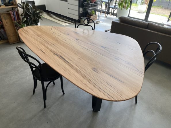 Pippi Dining Table
